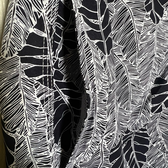 Saks Fifth Avenue Collection Navy Tropical Print Swim Trunks Sz: XL MFSP:  $118. - Picture 6 of 7